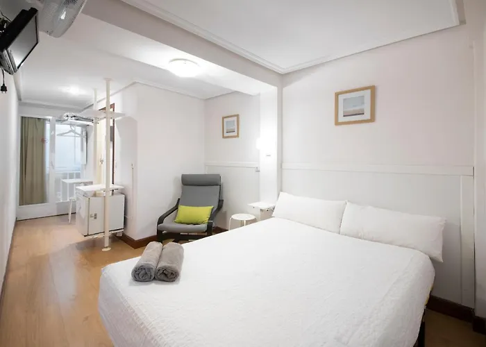 ゲストハウス ペンシオン サンタ クララ サン・セバスティアン